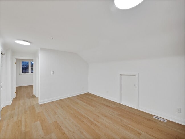 Building Photo - 647 Limeridge Rd E