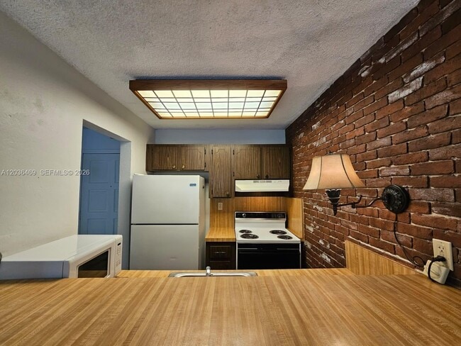Photo - 520 NE 38th St Unit 12