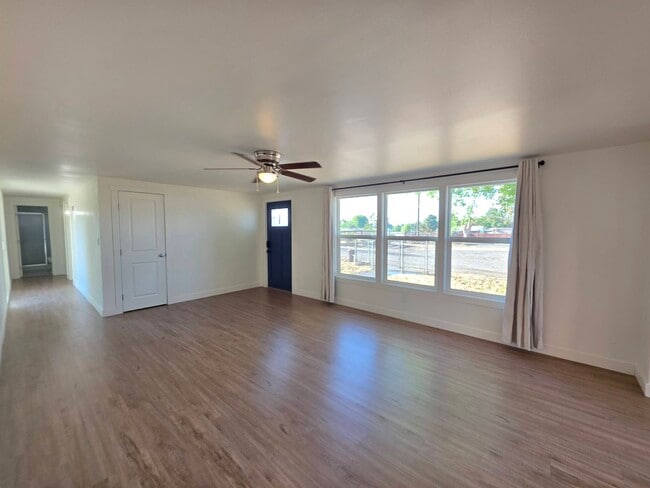 Photo - 2021 N Rd 48