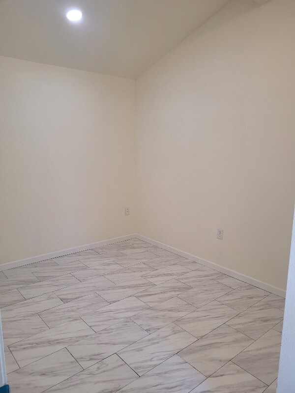 Photo - 16185 MS-603