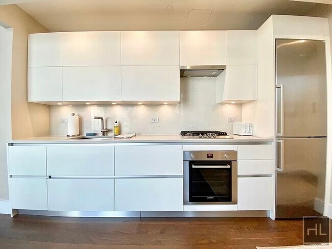 Photo - East 44th Street Unit 40N