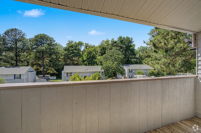 Deluxe 2BR, 1BA - 815SF - Balcony
