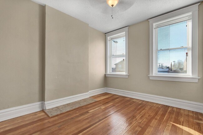 Photo - Hawtie w/ a Bawdie (big walk-in closet to die for) Unit 6832 2F