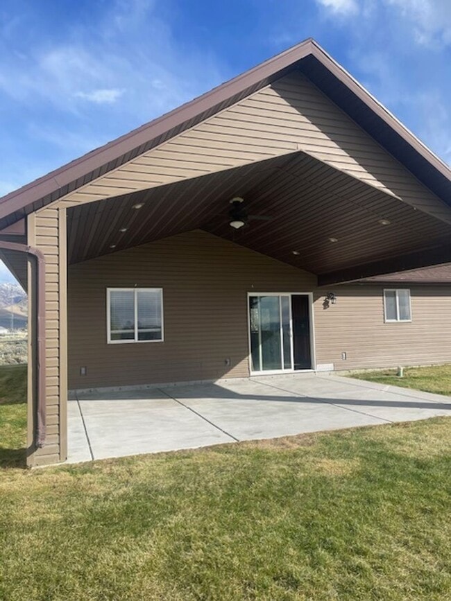 Photo - Very nice Spring Creek Home
