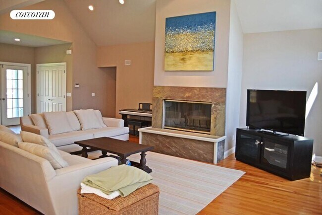 Photo - 4 Coultes Ln