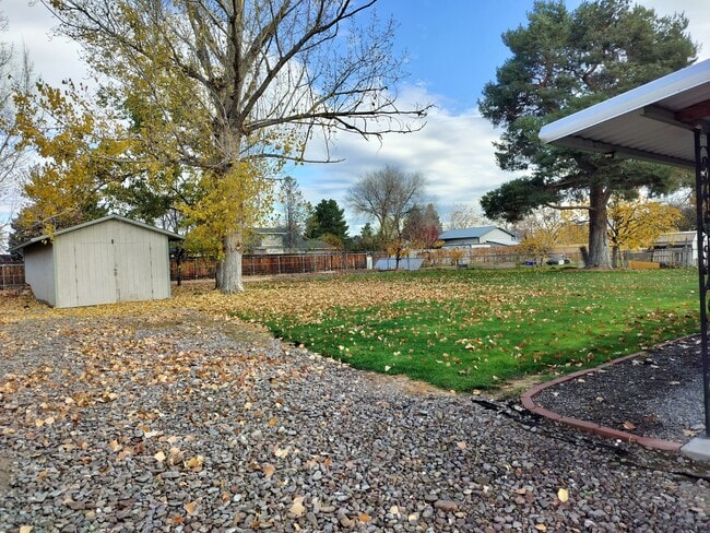 Photo - 130 NW Carrie Cir