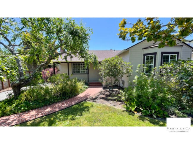 Building Photo - NEW LISTING! SYCAMORE PARK,CHARM. 1940s, 2... Rental