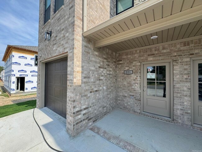 Photo - 221 N Elm St