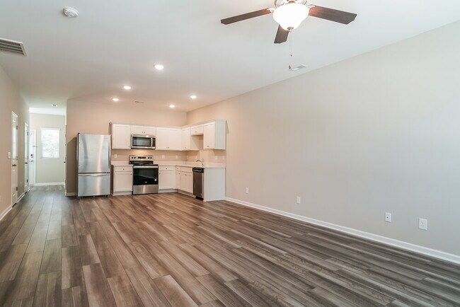 Photo - 530 Landing View Dr