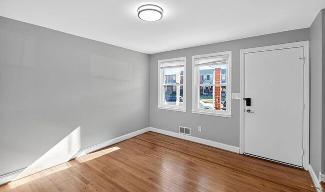 Photo - 3425 Dunran Rd