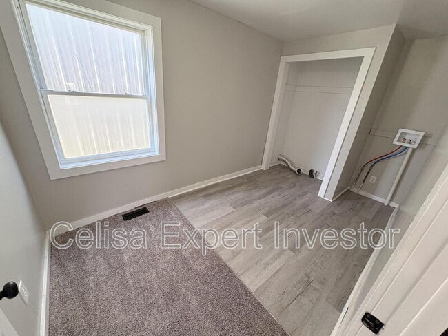 Photo - 918 Pape Ave