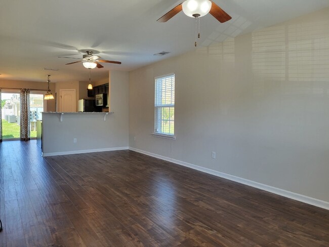 Photo - Highly desirable end unit in sought after Cobblestone in Goodlettsville!