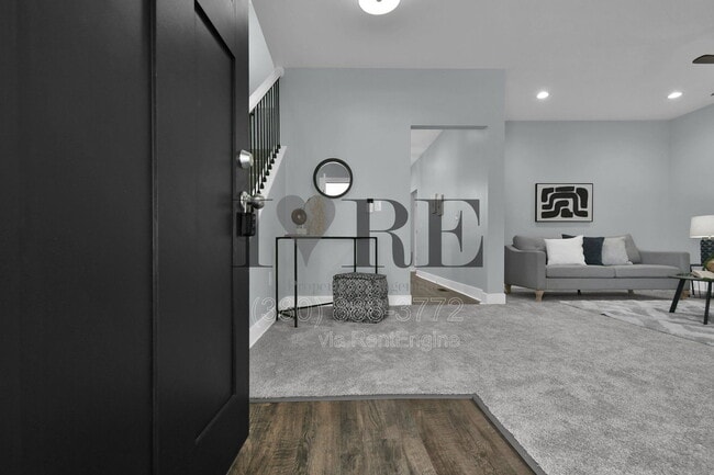 Photo - 429 E Mithoff St