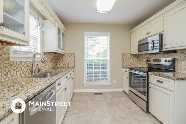 Photo - 2800 Sutherland Dr