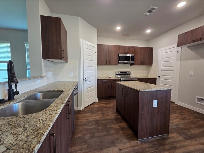 Photo - 9914 Grosbeak Ln