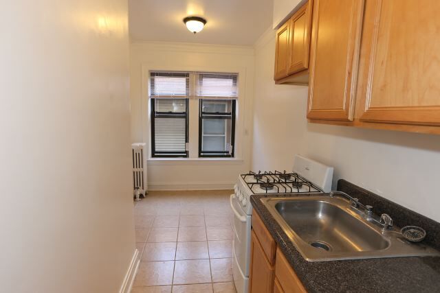 4752 N Paulina St Unit 403