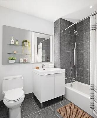 Photo - 555 W 38th St Unidad 2013