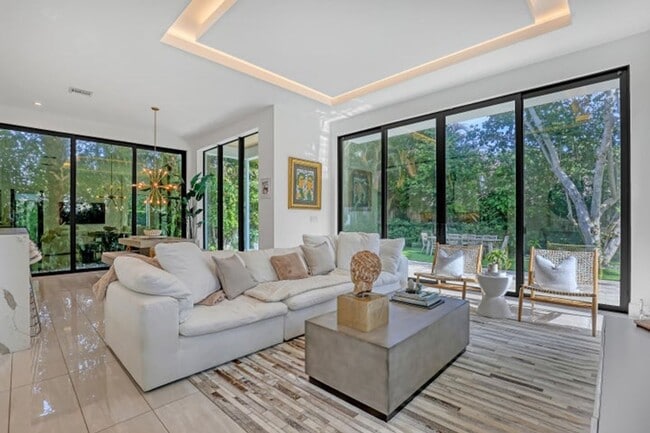 Photo - 703 NE 5th St