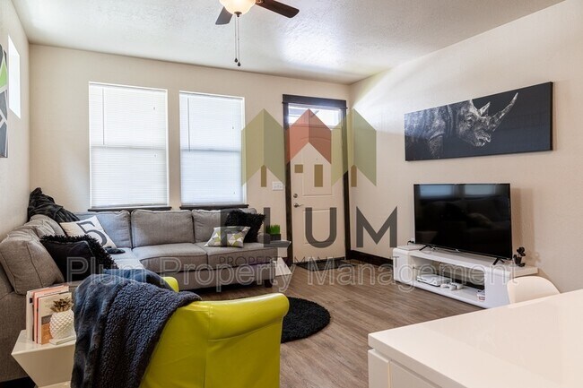 Photo - 2345 Aspen Grv Lp