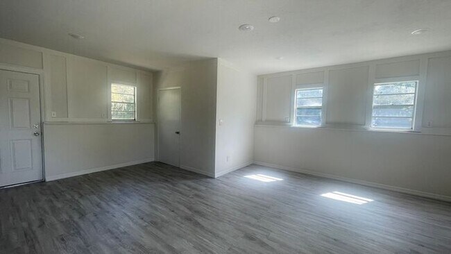 Photo - 703 Gotts Rd