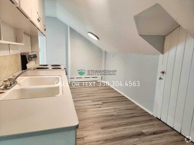 Building Photo - 12990 Lincoln Way W Unit 4 Rental