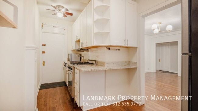 Photo - 3604 N Pine Grove Ave Unidad 1G