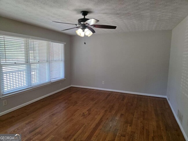 Photo - 1695 Underwood Dr SE