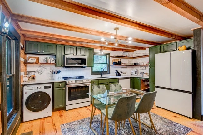 Eat-in Kitchen & Laundry - 1444 Rich Mountain Rd