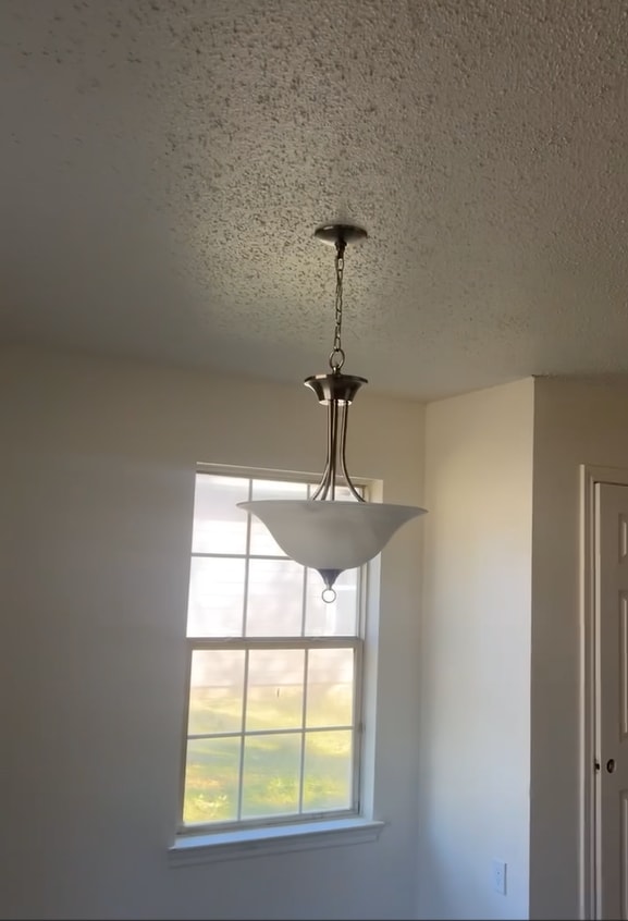 Amplio comedor con moderna lámpara. - 4720 Burma Rd