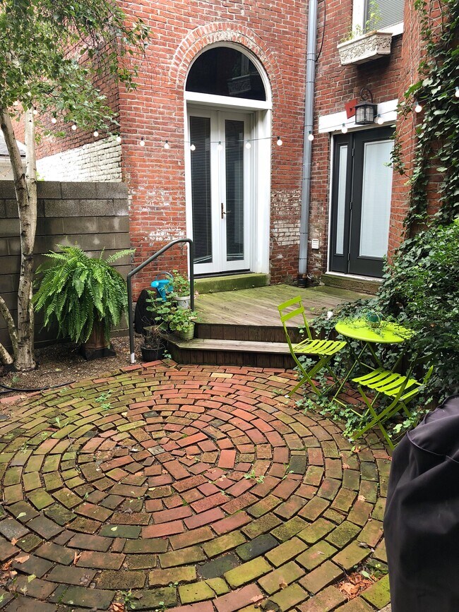 Photo - 1819 Sarah St