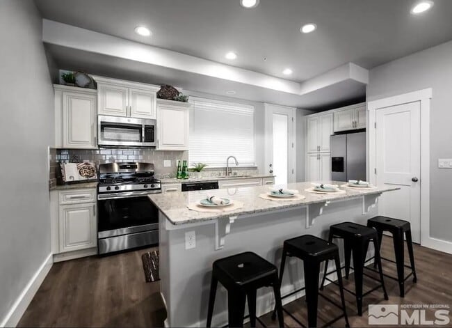 Photo - 720 Bluffs Ct