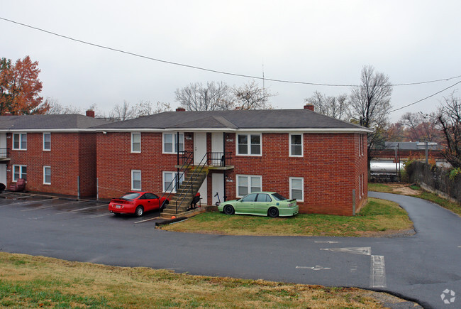 Building Photo - Hampton Avenue Apartments