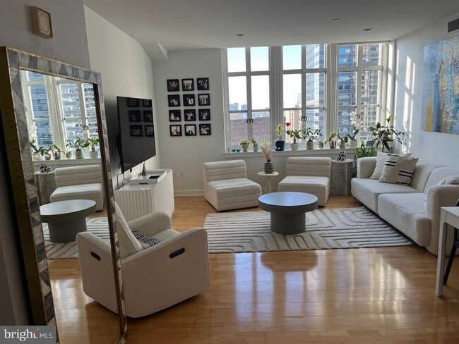 Photo - 111 S 15th St Unidad 2312