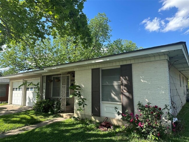 Photo - 1806 Barbara St