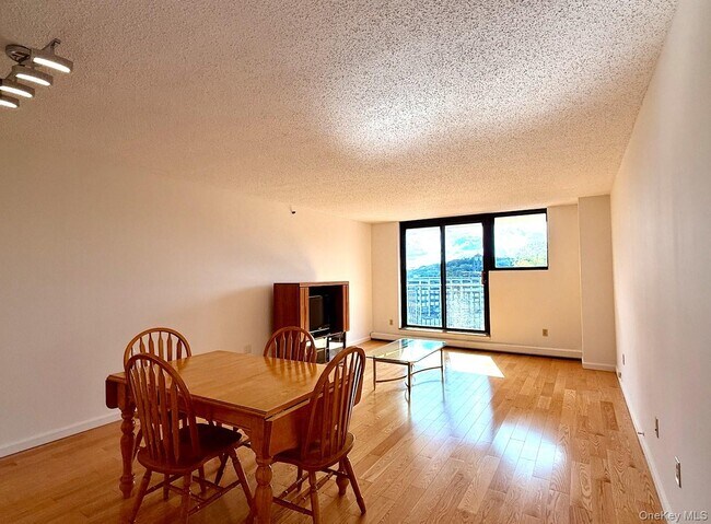 Photo - 25 Rockledge Ave Unit 604