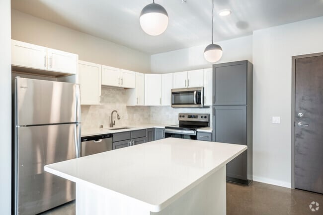 1BR, 1BA - 768SF - Kitchen
