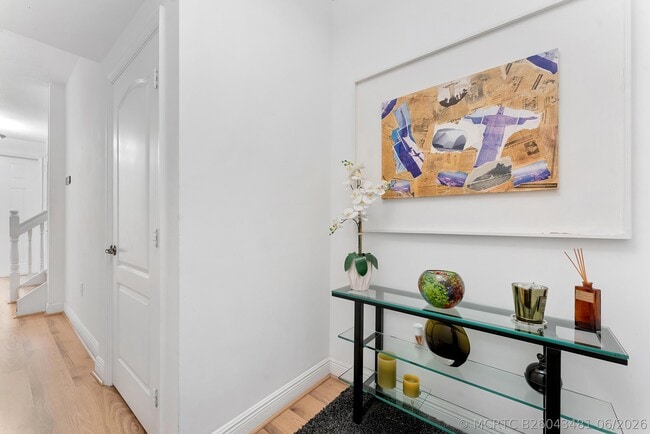 Photo - 638 NW 38th Cir
