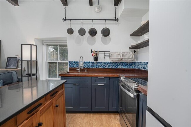 Photo - 35 Pelham St Unit PHE