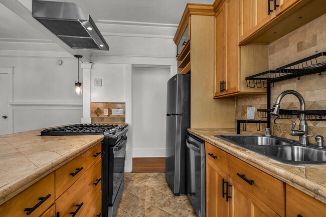 1536 6th Ave Unit 2