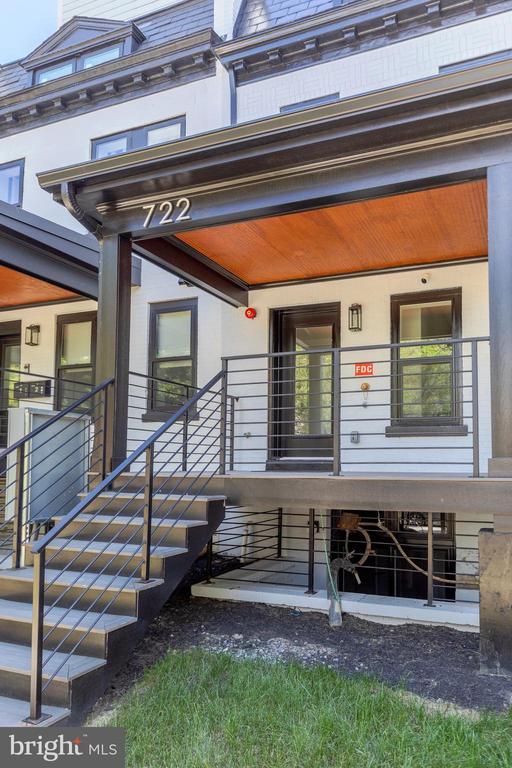 Building Photo - 722 Kenyon St NW Rental