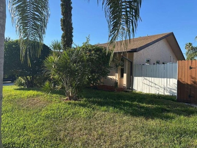 Building Photo - 3291 SW 4th St