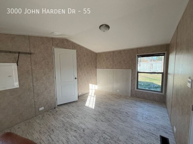 Photo - 3000 John Harden Dr