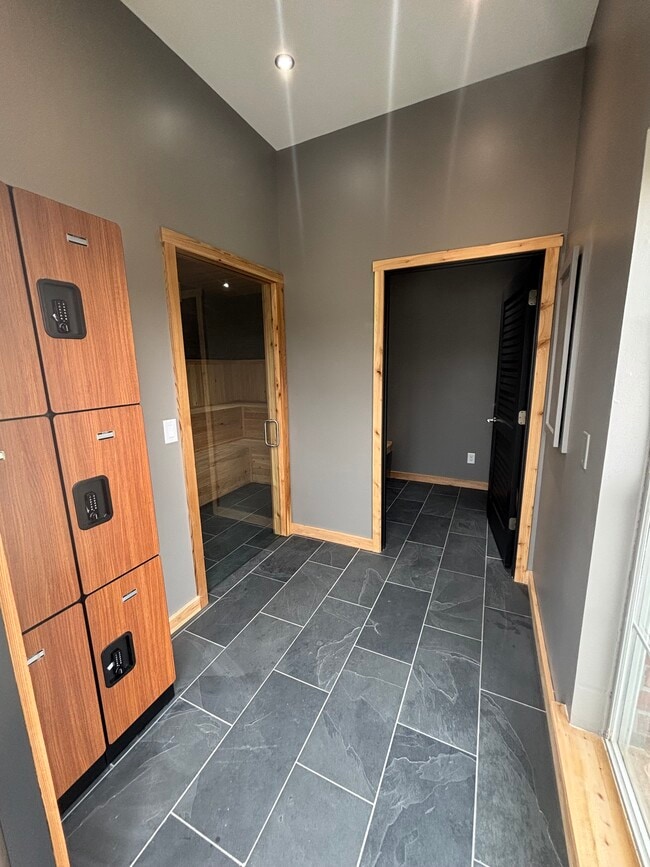 Entrada a la sauna las 24 horas - Ironwood Gardens Apartments