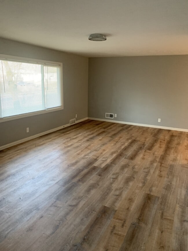 Photo - 5623 Sprague St