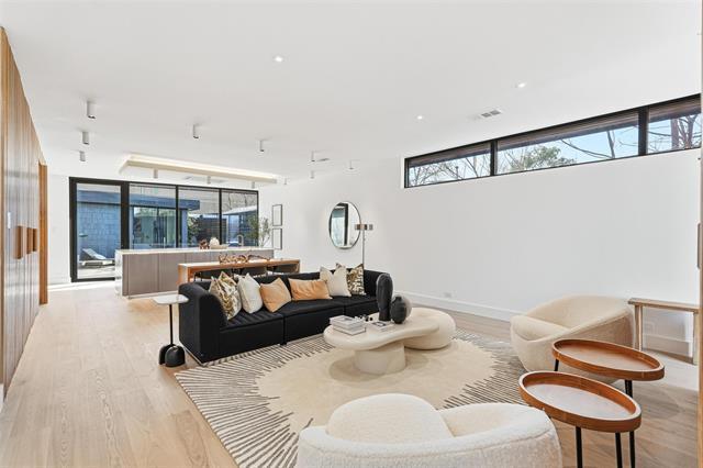 Photo - 6822 Victoria Ave