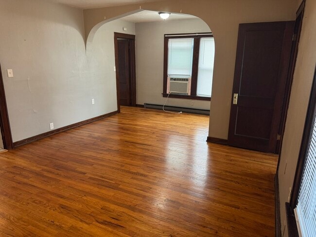Photo - 209 E 10th St