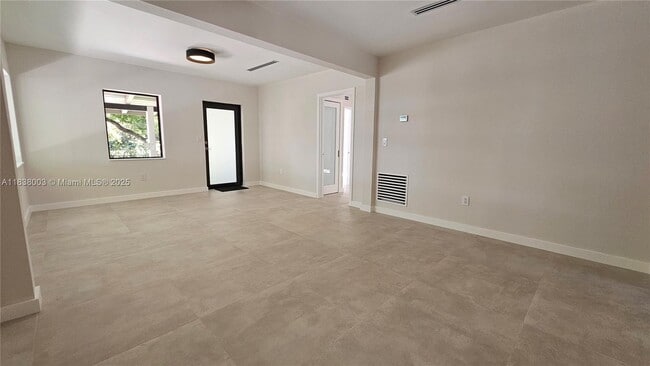 Building Photo - 424 NE 63rd St Rental