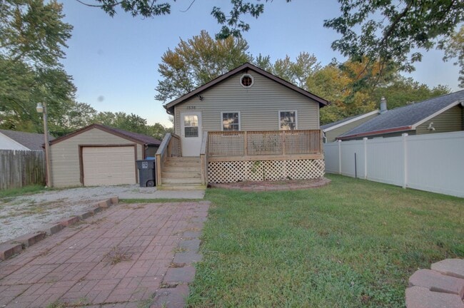 Building Photo - 4 bed, 2 bath home