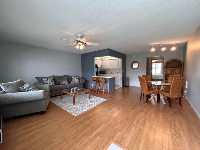 Photo - 880 Horizons W