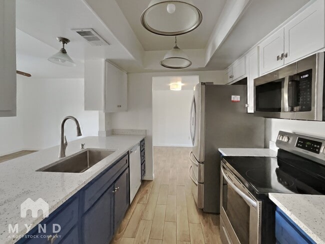 Photo - 400 E Greenway Dr